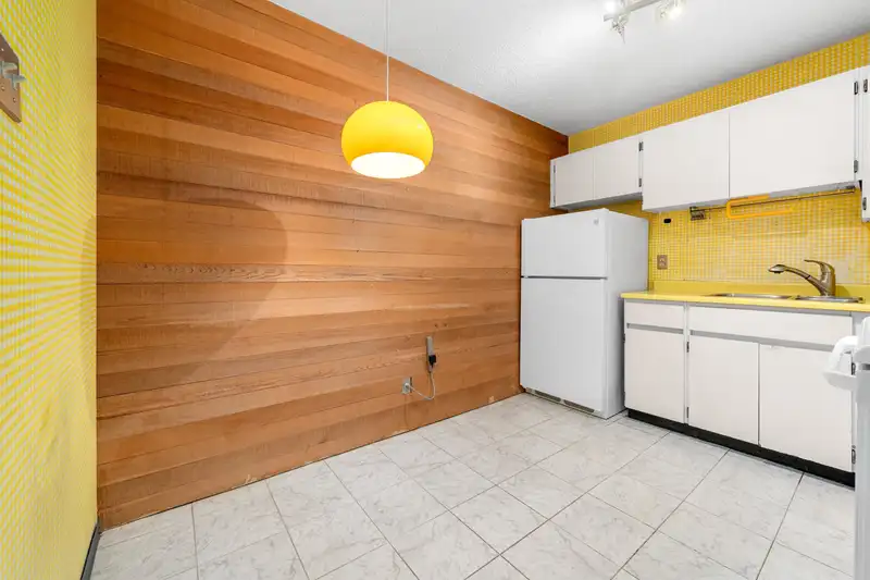 801 2020 FULLERTON AVENUE - photo 2 of 23