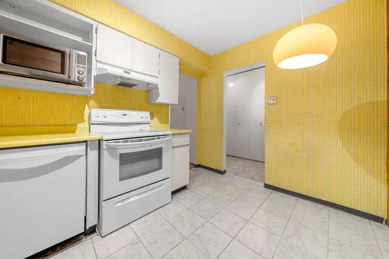 801 2020 FULLERTON AVENUE - photo 3 of 23