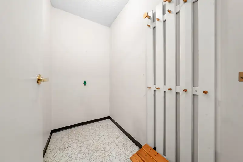 801 2020 FULLERTON AVENUE - photo 4 of 23