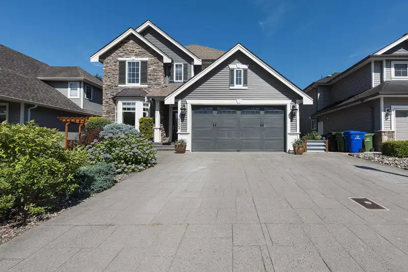 5404 CHINOOK STREET - photo 1 of 40