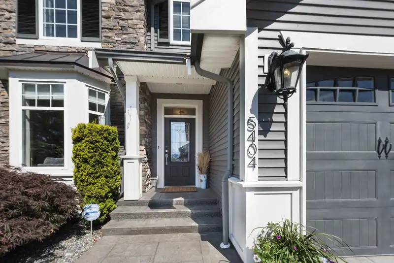 5404 CHINOOK STREET - photo 2 of 40