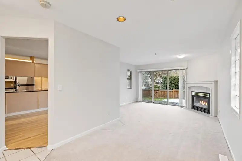 44 1255 RIVERSIDE DRIVE - photo 3 of 36