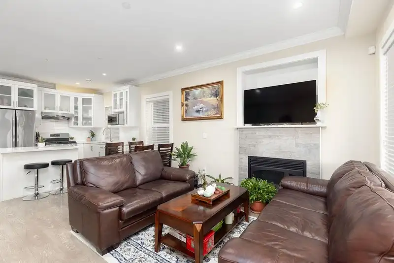 201 4577 SLOCAN STREET - photo 3 of 22