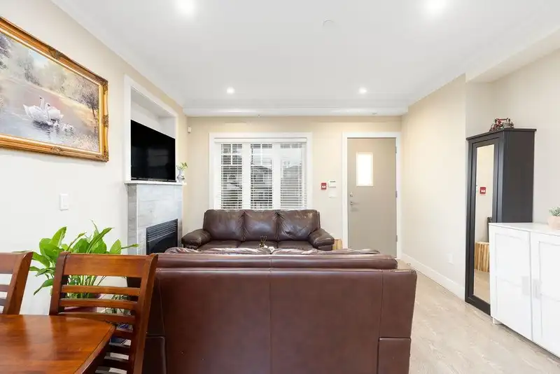 201 4577 SLOCAN STREET - photo 4 of 22