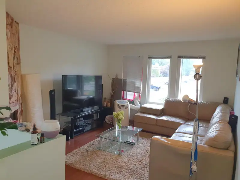 1170 HEATH CRESCENT - photo 2 of 13