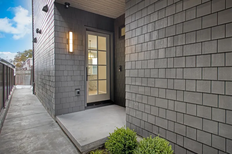 2382 E 5TH AVENUE - photo 2 of 25