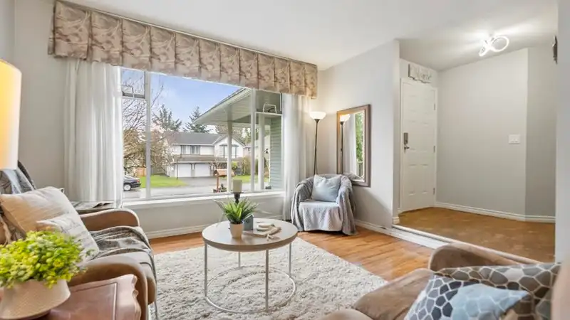 9473 158 STREET - photo 2 of 39