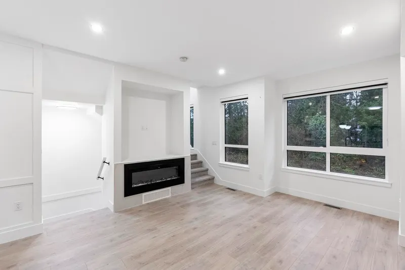 35 13895 64 AVENUE - photo 2 of 25