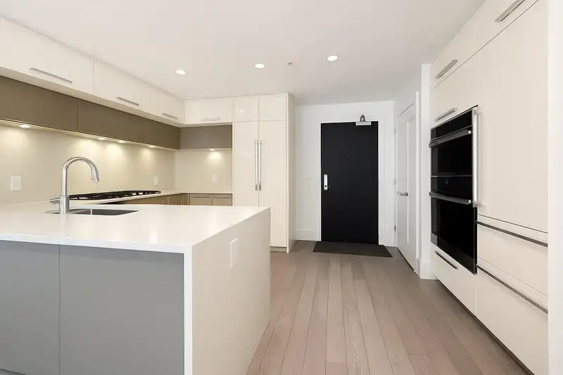 6168 EAST BOULEVARD - photo 3 of 36