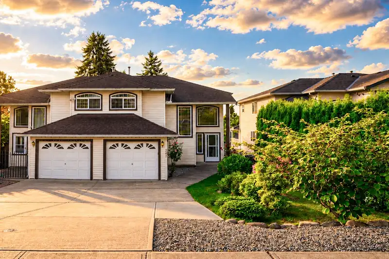 962 DELESTRE AVENUE - photo 1 of 34