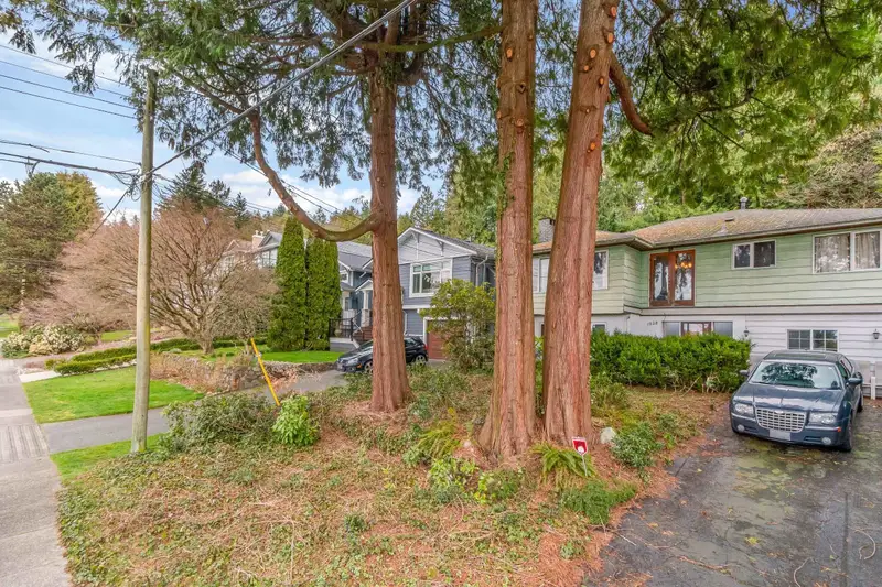 1928 RIDGEWAY AVENUE - photo 3 of 25