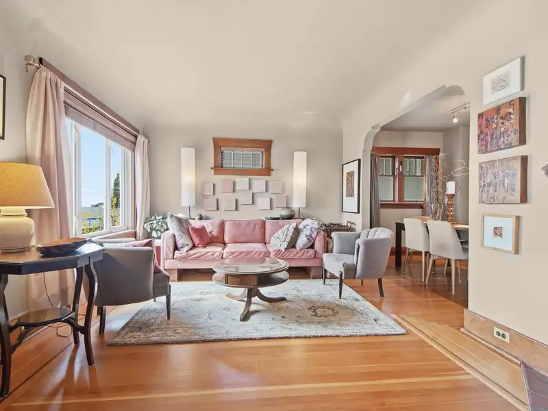 1523 SEVENTH AVENUE - photo 4 of 32