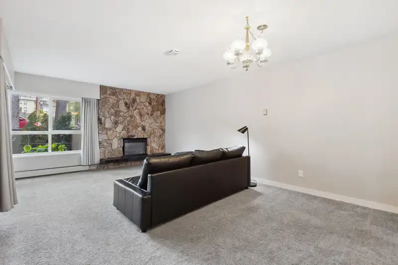 105 1371 FOSTER STREET - photo 4 of 33