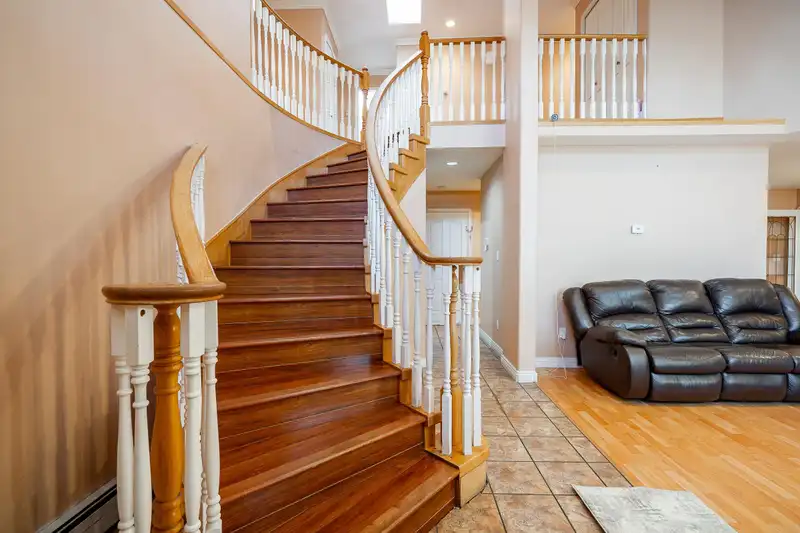 13107 74 AVENUE - photo 2 of 23