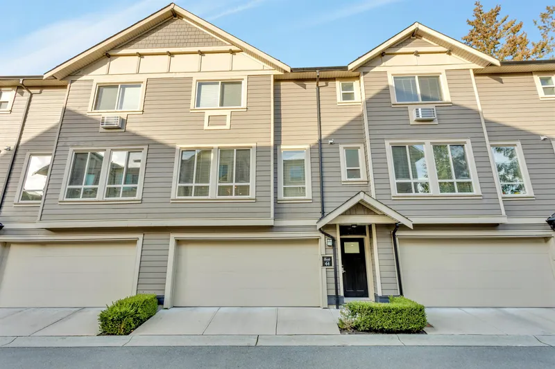 44 19913 70 AVENUE - photo 2 of 25