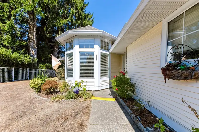 18 9208 208 STREET - photo 3 of 39
