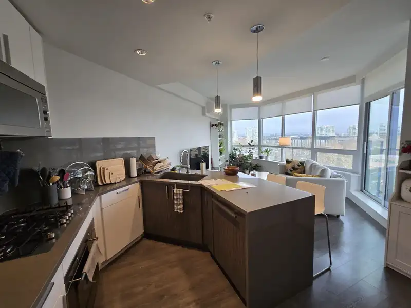 1010 5599 COONEY ROAD - photo 3 of 11
