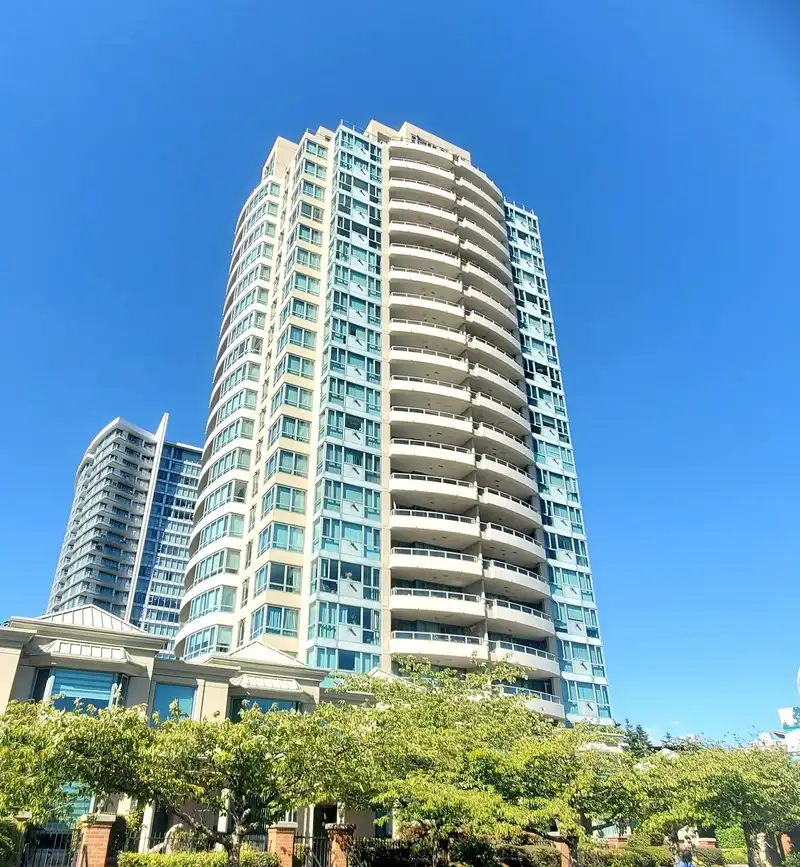 506 6659 SOUTHOAKS CRESCENT - photo 1 of 24