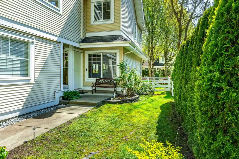 61 17097 64 AVENUE - photo 2 of 40