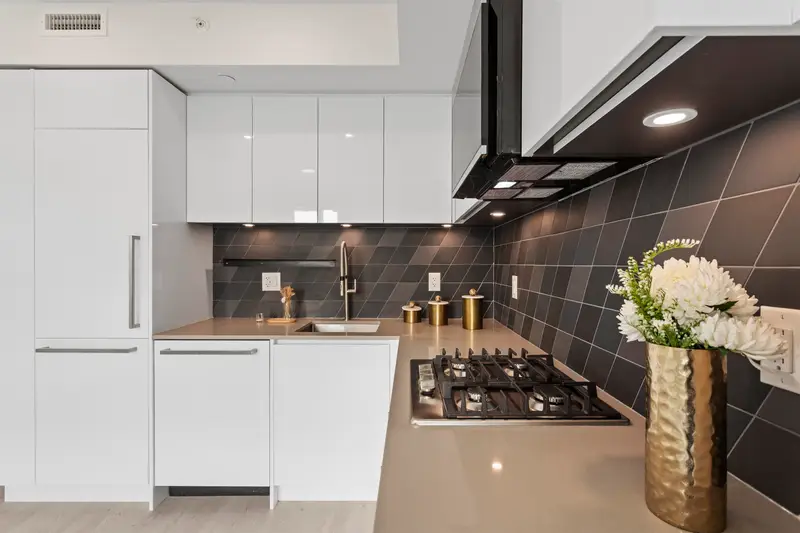 306 3264 VANNESS AVENUE - photo 2 of 25