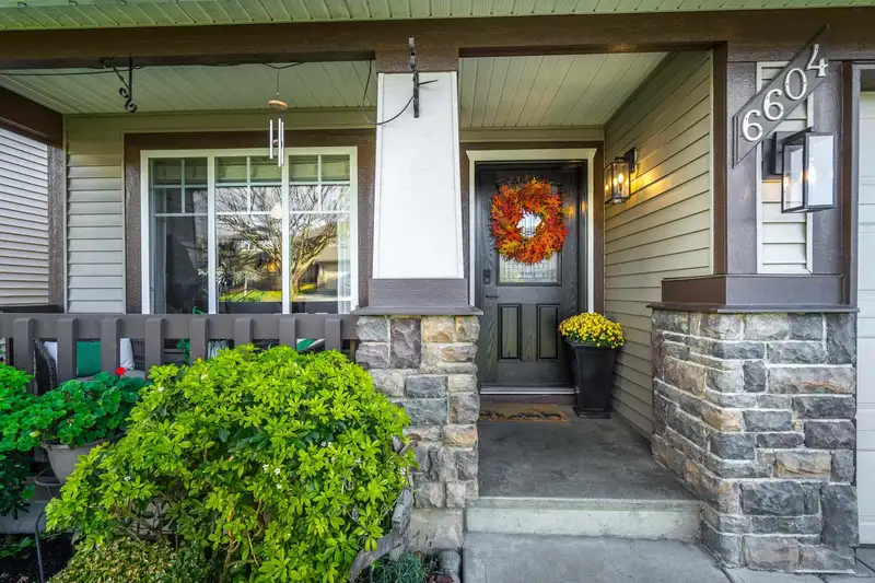 6604 207 STREET - photo 3 of 36