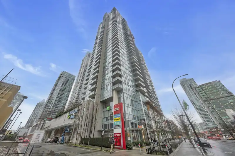 1703 4688 KINGSWAY - photo 1 of 30