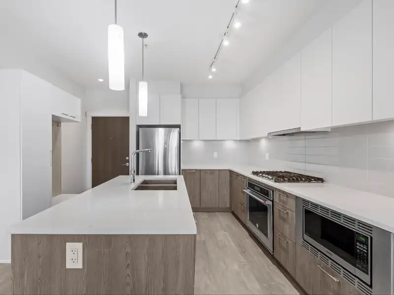 202 625 E 3RD STREET - photo 3 of 40