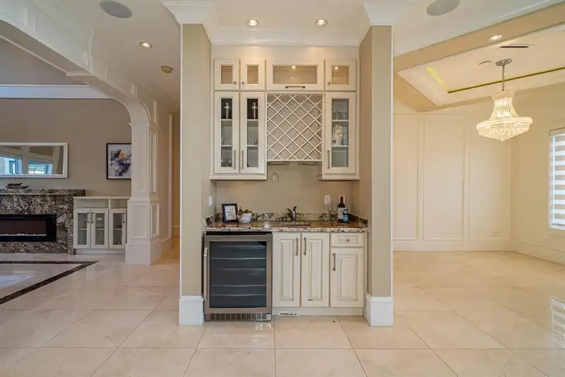 4651 STEVESTON HIGHWAY - photo 4 of 22