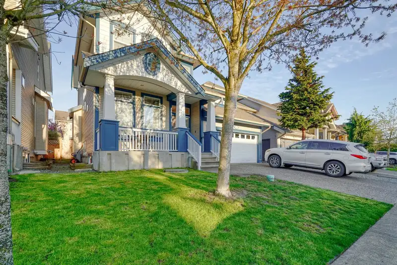 7322 200A STREET - photo 3 of 38