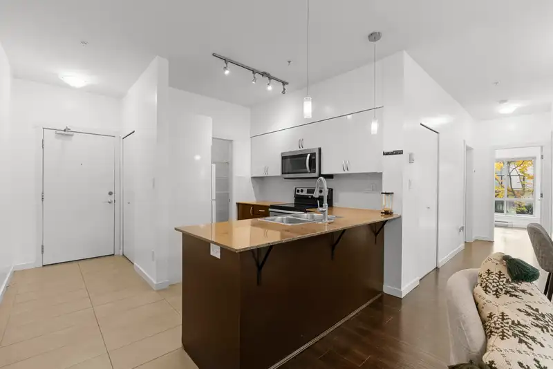 209 13789 107A AVENUE - photo 4 of 27