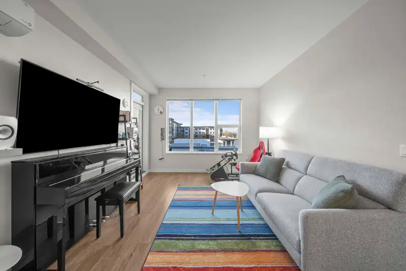 413 9399 ALEXANDRA ROAD - photo 2 of 25