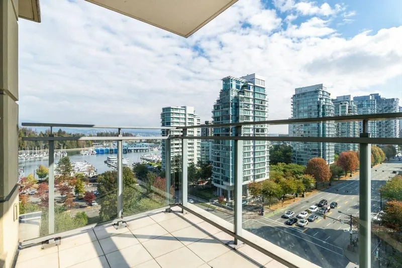 1101 1863 ALBERNI STREET - photo 3 of 25