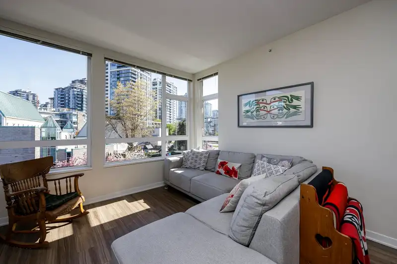 405 217 W 8TH STREET - photo 3 of 25