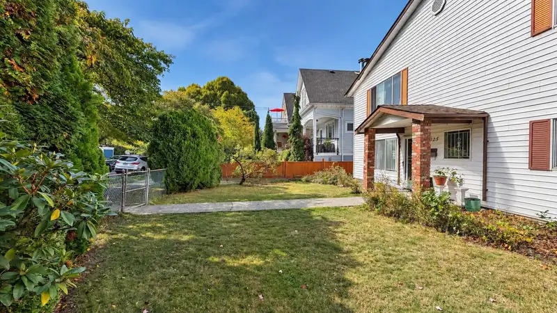 1025 E 22ND AVENUE - photo 2 of 11