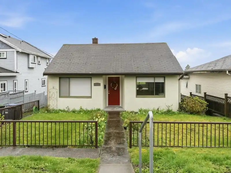 2206 EIGHTH AVENUE - photo 1 of 35