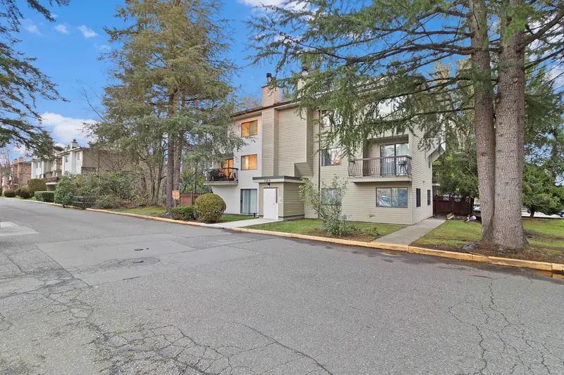 202 7064 133B STREET - photo 2 of 25