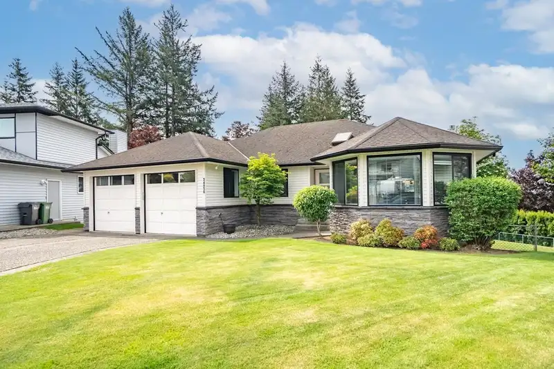 34936 GLENALMOND PLACE - photo 1 of 39