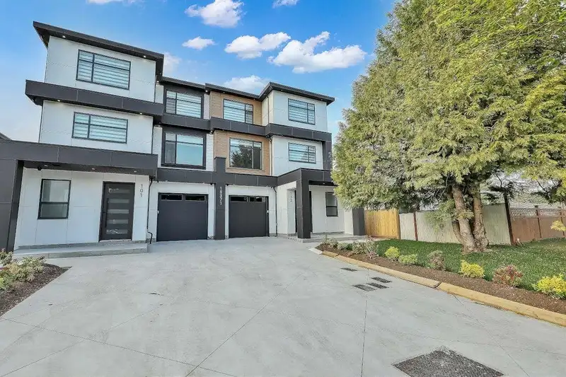 102 15371 94 AVENUE - photo 2 of 40