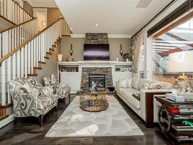 15 MAPLE DRIVE - photo 3 of 35