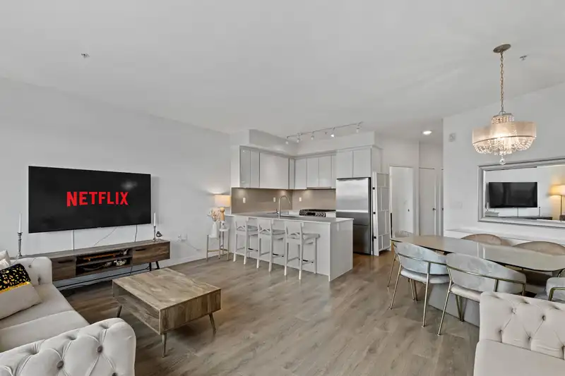 505 725 MARINE DRIVE - photo 3 of 31