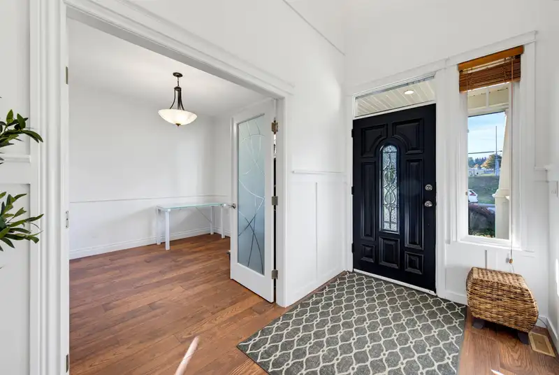 8256 170 STREET - photo 4 of 35