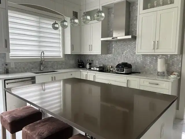 3671 LAMOND AVENUE - photo 3 of 5