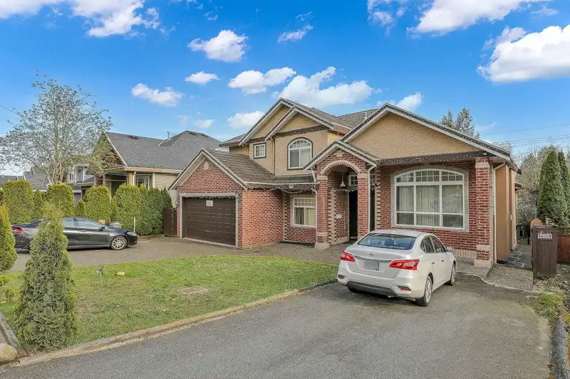 14078 68 AVENUE - photo 2 of 40