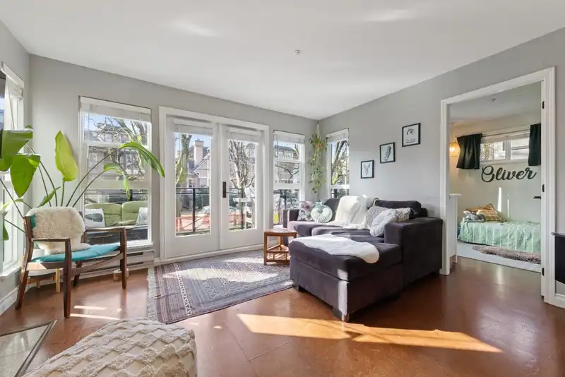 208 611 W 13TH AVENUE - photo 3 of 19