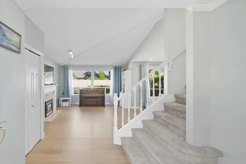 118 15121 19 AVENUE - photo 1 of 34