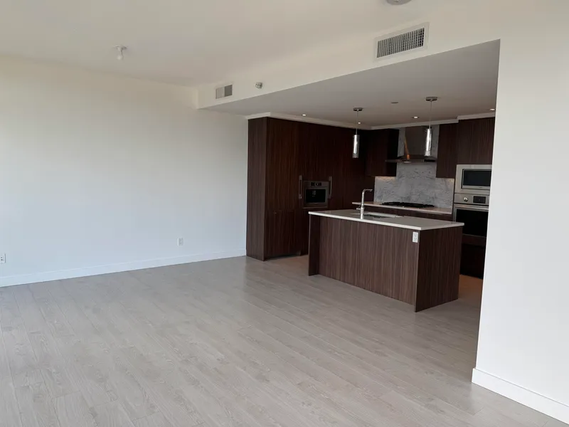 3703 4720 LOUGHEED HIGHWAY - photo 2 of 16