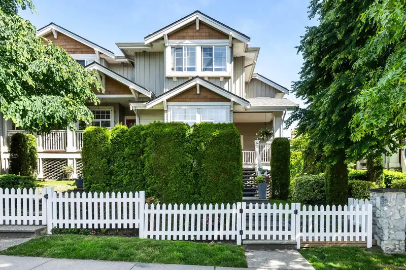 14 14877 58 AVENUE - photo 1 of 40