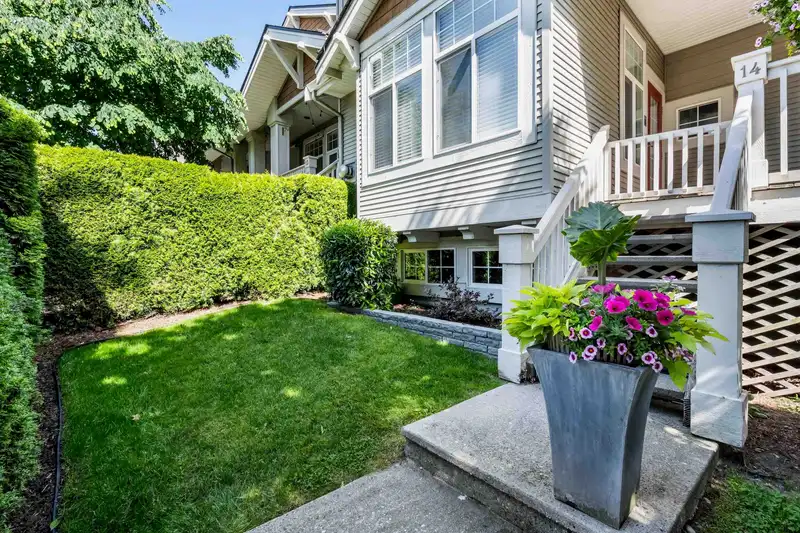 14 14877 58 AVENUE - photo 3 of 40