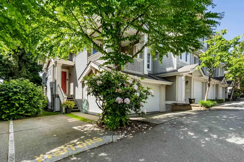 14 14877 58 AVENUE - photo 4 of 40