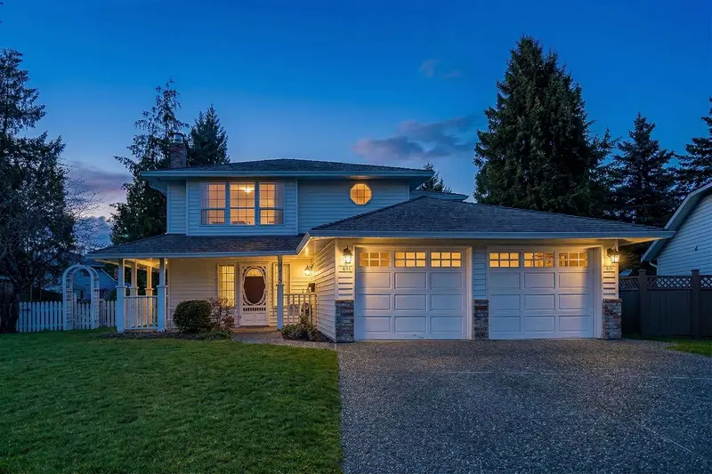 9274 155 STREET - photo 1 of 25